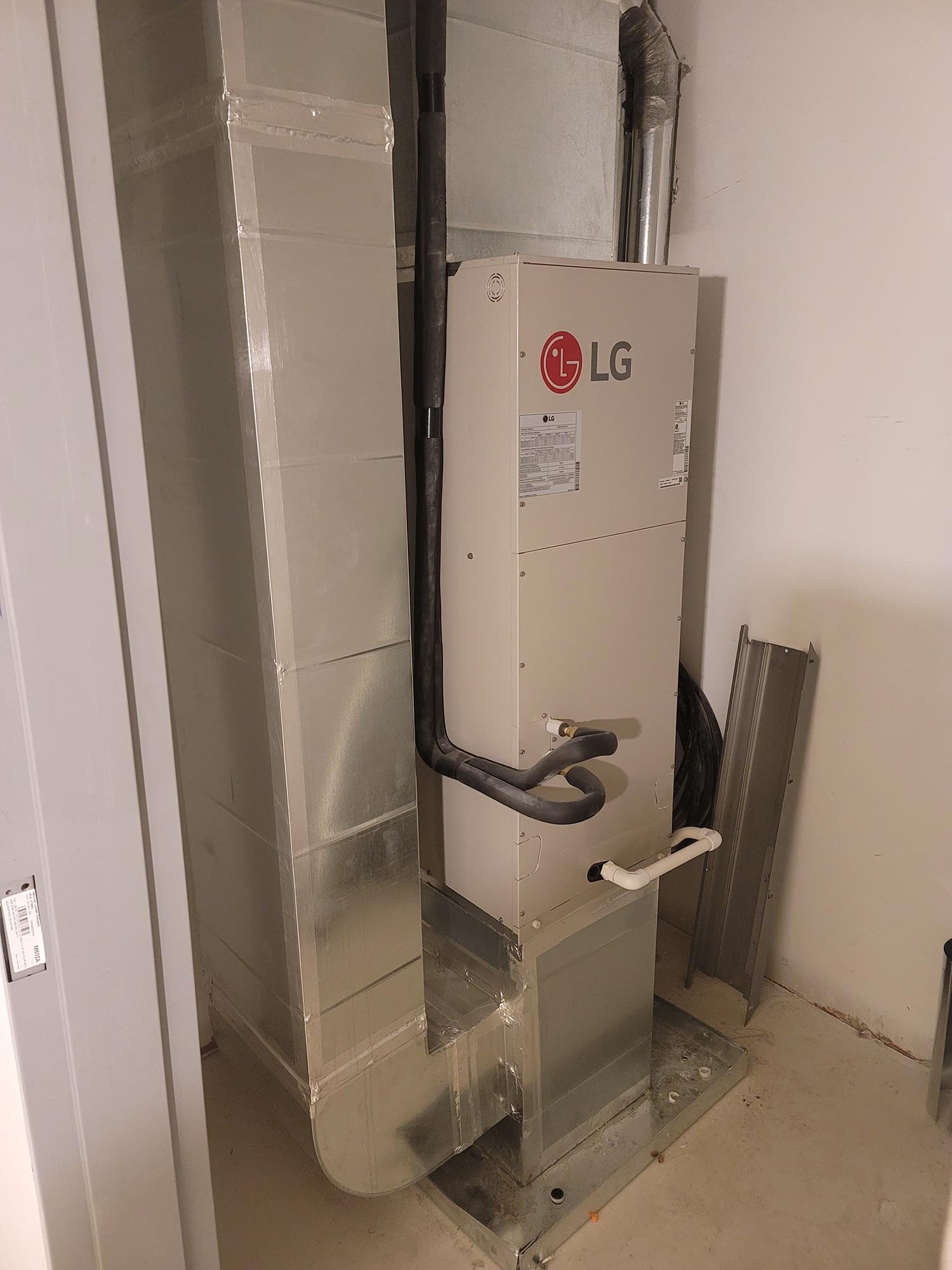 AIRMAX ductwork installation in a commercial building