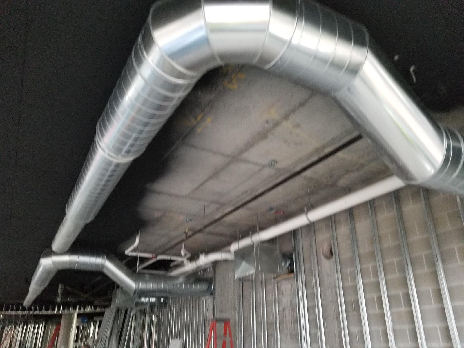 AIRMAX indoor furnace with installed heating and ventilation ducts
